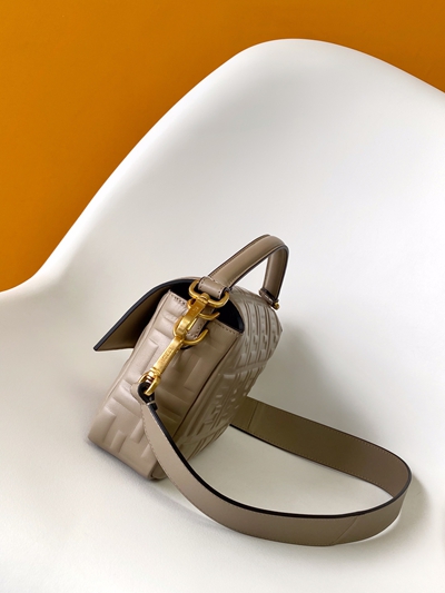 フェンディバッグ側面デザイン